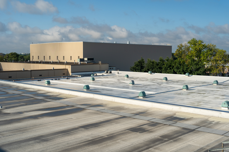 Photos of the Mondelez International Chicago Bakery in Chicago, IL Tear-off photos Justin Reed & Matt Lemere 

Base Sheet: HPR Torch Base
Cap Sheet: StressPly IV Plus UV Mineral 
Surface Coating: Sunburst Roofing Minerals