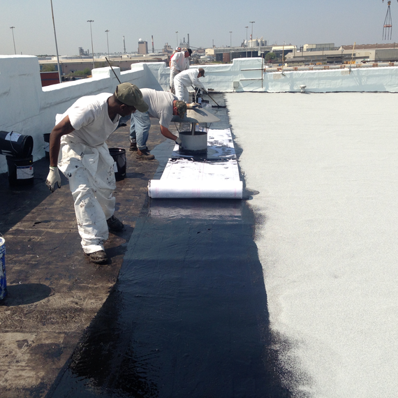 is a multi-purpose, asphaltic/coal tar blend, liquid waterproofing membrane designed to
restore and protect existing smooth or mineral-surfaced SBS, aged APP and smooth built-up roof surfaces